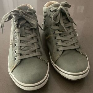 Taos Ankle Womens Sneakers